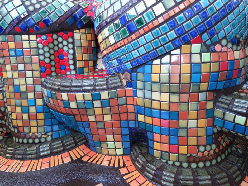 Mosaik-Sitzgelegenheit - Mosaik Kunst Außendesign - Roland Rafael Repczuk