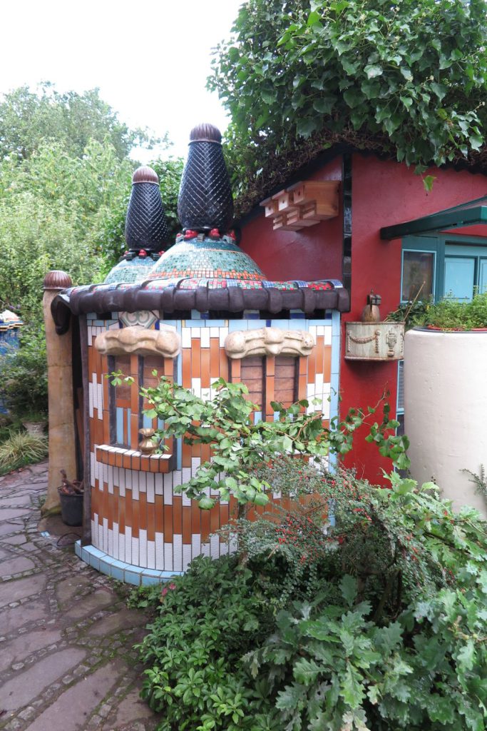 Hundertwasserhaus - Mosaik Kunst Außendesign - Roland Rafael Repczuk
