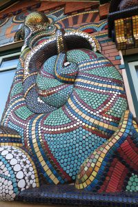 Fenster - Verzierung - Mosaik Kunst Außendesign - Roland Rafael Repczuk